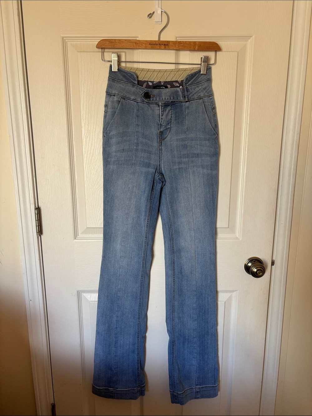Fashion Nova Stretch Bootcut Jeans Size 1 | Light Wash